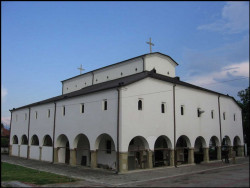 nenadkosovac 
ЦРКВА СВЕТЕ ТРОЈИЦЕ - ВРАЊЕ 
2006-08-15 21:26:23
