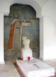 alina5002 
The grave for Constantin Brancoveanu - Sambata de Sus 
2006-08-31 08:49:08
