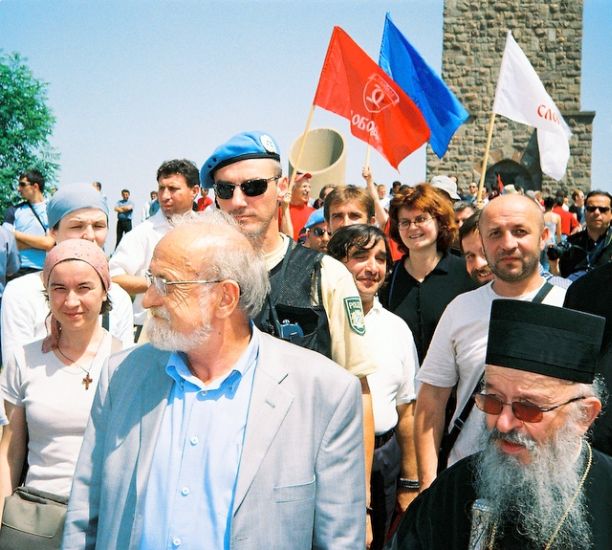 Владика, министар и ортфотовци