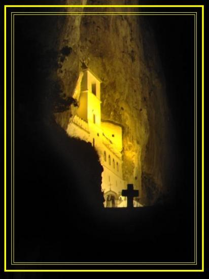 Manastir Ostrog