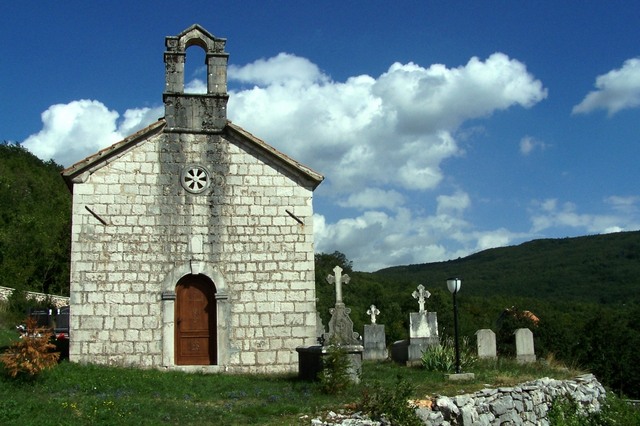 CRKVA SVETA TRI JERAHA