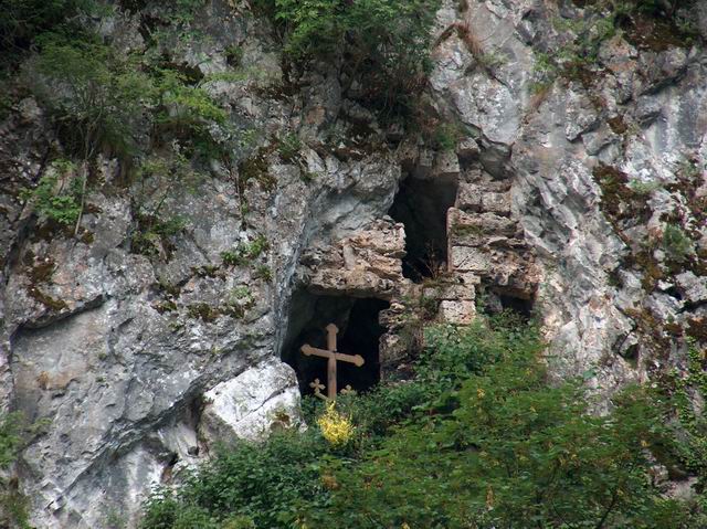 Mânăstirea Tismana - peşteră de pustnic