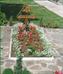 nenadkosovac 
ГРОБ АРХИМАНДРИТА ПАЈСИЈА 
2006-09-02 22:15:33