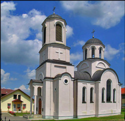 dragoj03 
Црква у селу Главичице 
2006-09-05 00:06:26