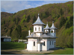 dan 
Biserica cu hramul "Sf. Ap. Andrei" a Manastirii Berivoi ,Brasov 
2006-09-16 13:13:50