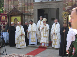 nenadkosovac 
АРХИЈЕРЕЈ СА СВОЈИМ СВЕШТЕНСТВОМ 
2006-09-21 22:26:07