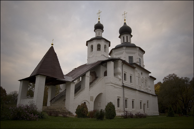 Храм Рождества (1697г. - 1701г.) Бородино 2006.