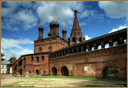 Sergei 
The Krutitsky Patriarch's Yard [1]. Крутицкое Патриаршее подворье [1] 
2006-10-13 17:08:18