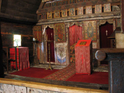 cosmin 
Interior de biserica taraneasca/Inside of a village church made by wood 
2006-10-22 17:14:27