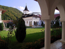 Gina 
Monastery Brancoveanu - Sambata de Sus 
2006-10-26 08:53:42