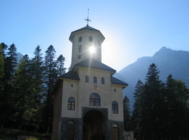 Clopotnita Manastirii " Sfanta Cruce" Busteni, Prahova