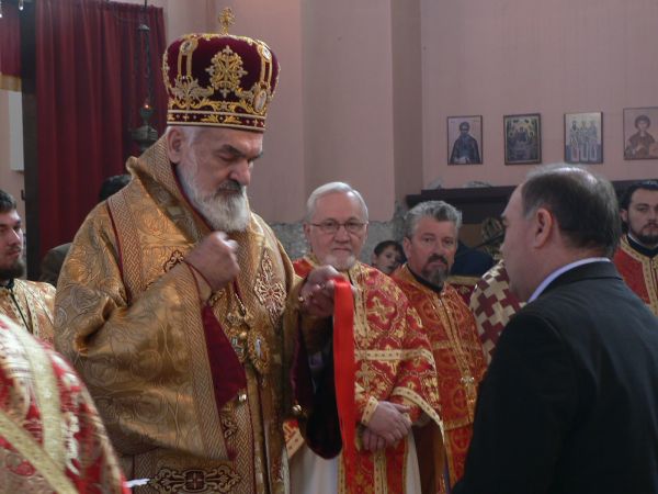 Episkop dodeljuje orden Sv.Save