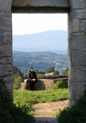 jarek 
Nun in Gelati Monastery 
2006-11-16 14:43:22