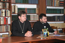 zwirek 
o.Bazyli i o.Andrzej podczas konsultacji w Cieplicach 
2006-11-23 17:57:07