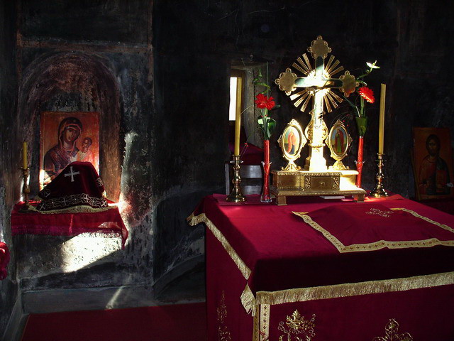 Манастир Девич, олтар 15.12.2006.