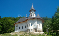 costyn 
Church from Scaricica near Piatra Neamt 
2006-12-02 16:56:24
