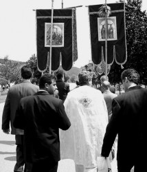 ille 
Pentecost Procession 
2006-12-06 23:22:23