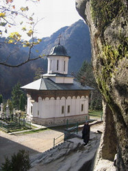 Oliver 
Biserica veche a Manastirii Turnu-Valcea / Old church of the Turnu Monastery - Valcea county 
2006-12-13 19:17:50