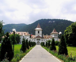 alina5002 
The Monastery Constantin Brancoveanu 
155 
2006-12-28 12:55:53