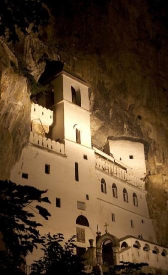 Manastir Ostrog