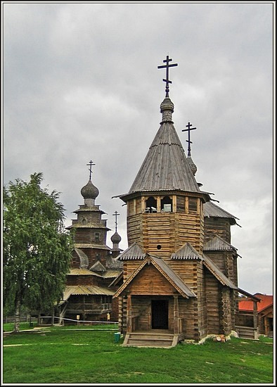 Преображенская  и Воскресенская церкви.