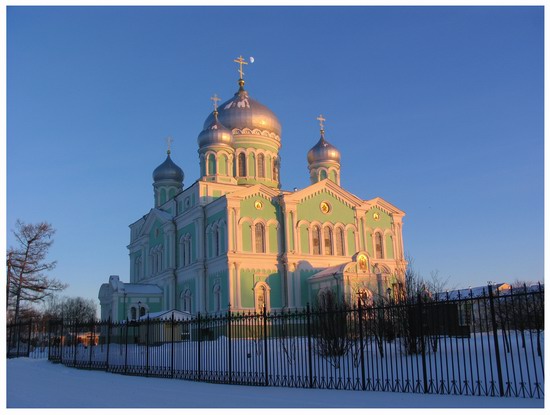 ***сонце позна запад свой***