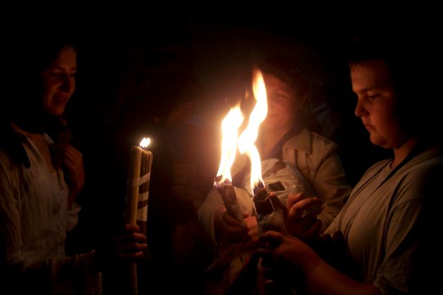 Bazylika Grobu Pańskiego w Jerozolimie, 22.04.2006, Zejście Ognia Świętego.