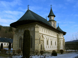 mihaela 
Monastery Putna - Church Dormition of Mother of God -2 
2007-01-23 22:12:31