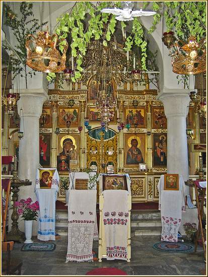 В сельском храме.