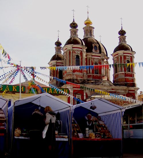 Little market beside church in centre of Moscow