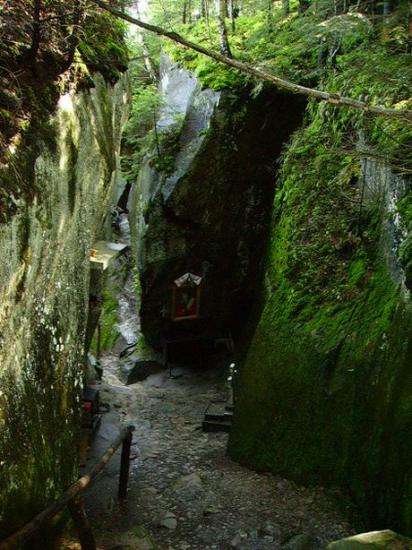 Pestera Sfintei Teodora de la Sihla / The cave of Saint Teodora from Sihla