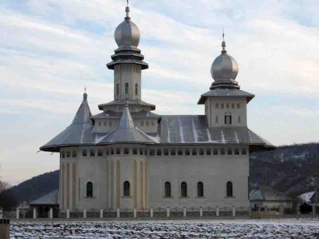 Biserica ADORMIREA MAICII DOMNULUI , com. B-Tz.,Bacau