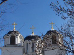 Crna Gora 
новоподигнута црква на Лекином Брду - Београд 
2007-02-01 02:01:33