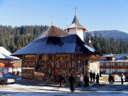 Oana 
Sfânta Liturghie la Petru Voda / Holy Liturgy at Petru Voda Monastery 
179 
2007-02-07 22:26:07