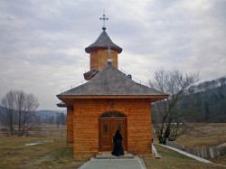 Daniela_n 
the wooden church of Soveja monastery 
2007-02-26 22:23:11