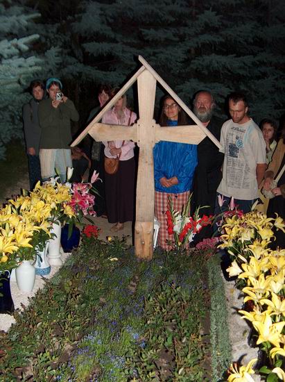Mormântul părintelui Arsenie Boca de la Mânăstirea Prislop