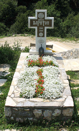 гроб монаха Харитона - Црна река, лето 2006.