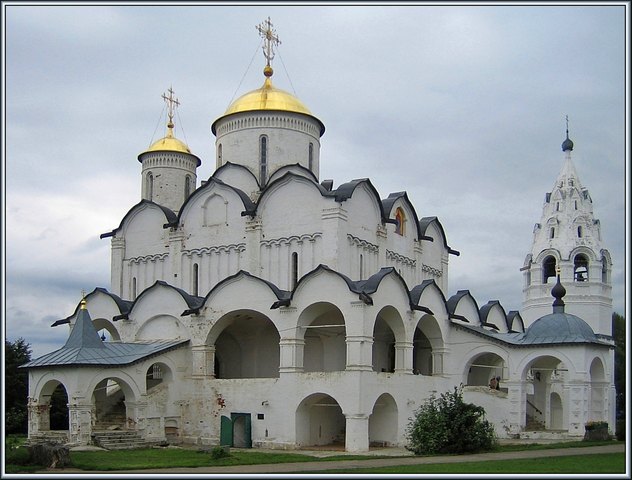 Покровский собор и колокольня.