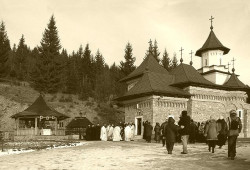 mihaela 
Monastery Sihastria Putnei - before Holy Liturgy 2, sepia 
2007-03-14 18:51:30