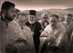 b.backovic 
+Владика са свештенством + 
2007-03-17 22:28:12
