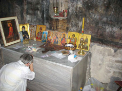 Danijela 
мошти св. Јоаникиjа Девичког, манастир Девич 
2007-03-29 09:42:45
