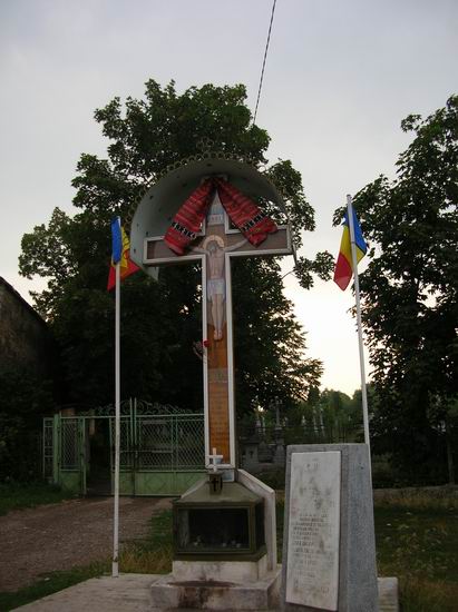 Crucii tale ne închinăm, Hristoase, şi Sfântă Învierea Ta o lăudăm!