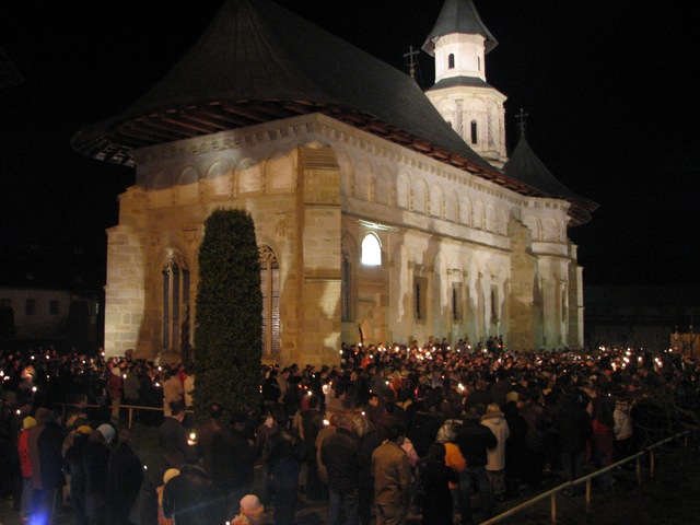 Easter night at Putna monastery