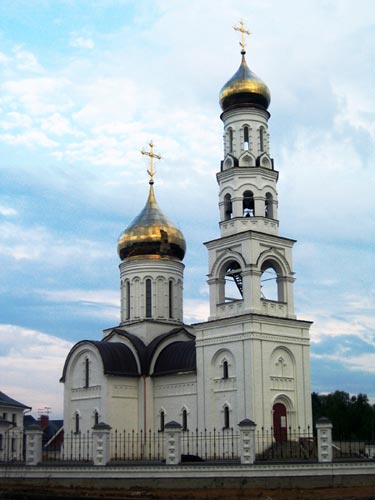 Храм мученика Уара