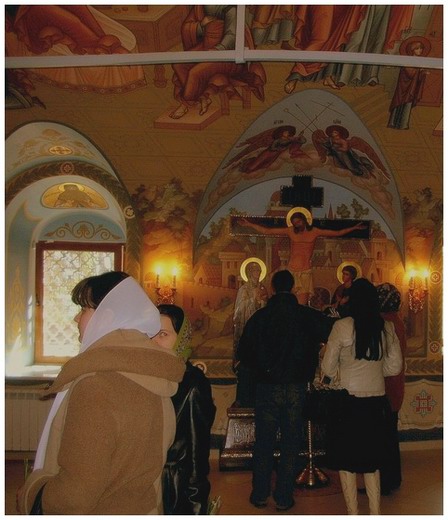 В храме
