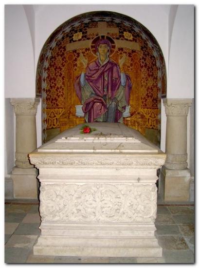 Cavou - Take Ionescu (man Sinaia)