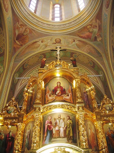 В храме