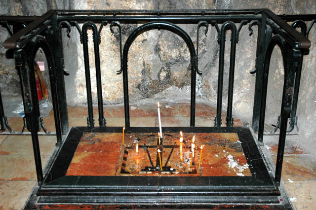 Место обретения Святого креста. Grotto of the Holy Cross