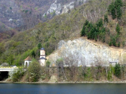 ica 
Pe Valea Oltului spre Cozia 
2007-04-16 16:35:34
