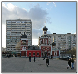solo 
Церковь Живоначальной Троицы в Коньково. 
2007-04-17 00:39:04